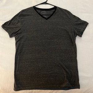 American Eagle Large V-neck shirt